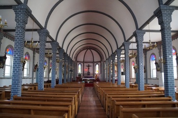 1998년 7월 28일 충청남도 기념물 제145호로 지정된 성당 내부.