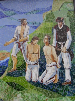 순교 기념 모자이크 벽화 뒷면에는 성 남종삼의 아들과 홍봉주의 아들이 순교하는 장면을 그려 놓았다.