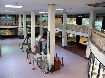 순교자 관련 각종 유물들을 전시하고 있는 박물관 내부.