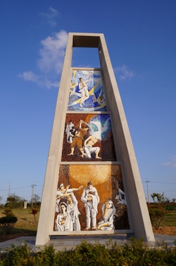 무장 출신 순교복자 최여겸 마티아의 순교 터인 개갑 성지에 건립된 12m 높이의 순교 현양탑.