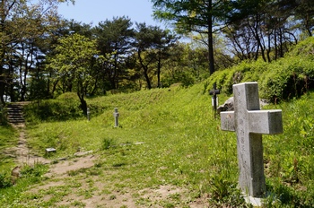 순교자 묘역의 조 가롤로 가족 묘.