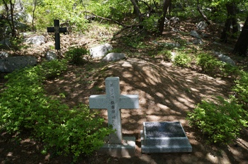 순교자 묘역의 서태순 베드로 묘. 총 37기의 묘 중에서 이름이 알려진 4명 순교자 중 한 명이다.