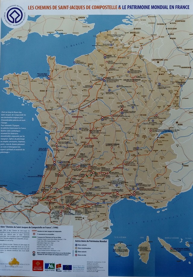 까미노 프란세스와 프랑스의 세계문화 유산 지도로 지도에 표기되어있는 오렌지 라인과 선은 산티아고 데 콤포스 델라로 가는 길을 표시해 놓은 것이다.